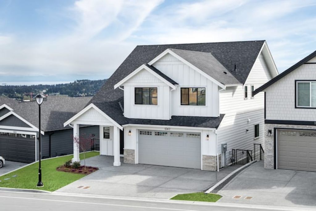 Full Executive Home with Stunning Views