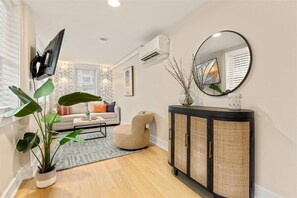 Premier Suite | Premium bedding, pillowtop beds, free WiFi, bed sheets