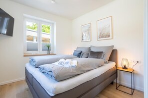 2 bedrooms, travel crib, free WiFi - Villa Dornkamp - Apartment 1 - Vacation in style. Close to the beach. Modern. Central. (Timmendorfer Strand)