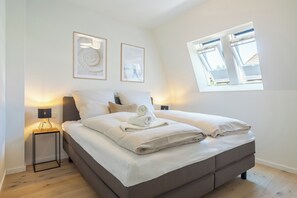 2 bedrooms, travel cot, free WiFi, wheelchair access