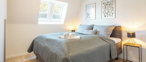 2 bedrooms, travel crib, free WiFi, wheelchair access