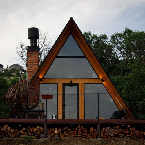 Private cottage in Tbilisi, view of the mountains w/2 bedroom and fireplace 