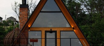 Private cottage in Tbilisi, view of the mountains w/2 bedroom and fireplace 