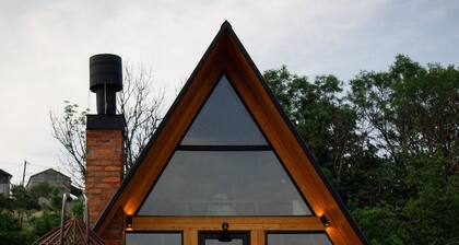 Private cottage in Tbilisi, view of the mountains w/2 bedroom and fireplace