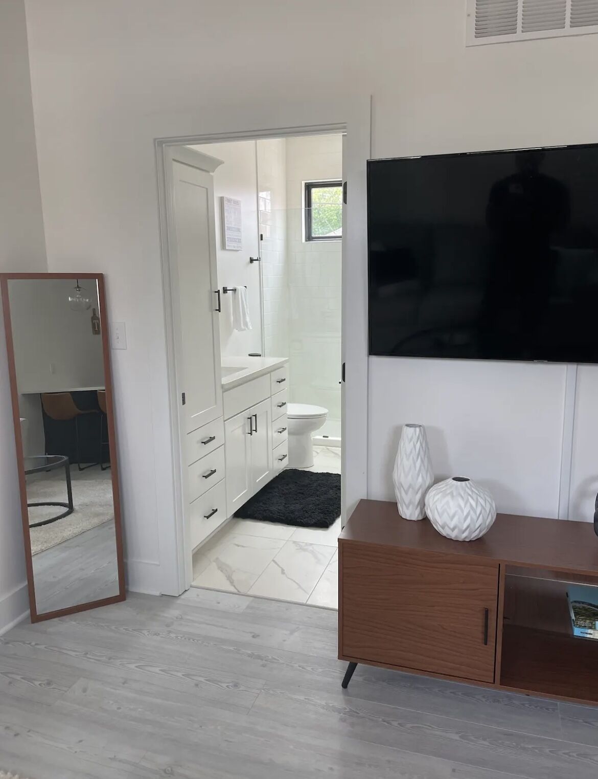 2021 Built Above Garage 1 BR Carriage House Apt