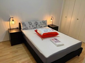 1 camera, Wi-Fi, lenzuola