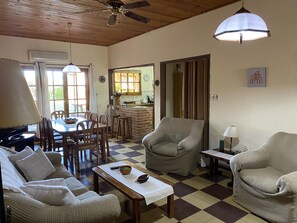 Reception - Nelly House (Carmelo)