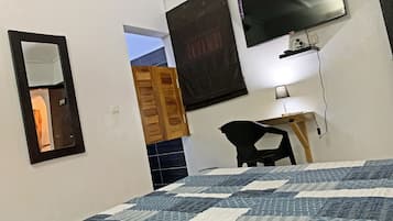 Business Room | Individually decorated, desk, soundproofing, free WiFi
