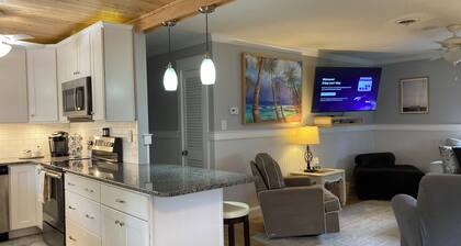 Pet-Friendly OBX Retreat - 3BR/2BA - Private Beach Parking MP6 Kill Devil Hills