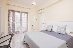 2 Schlafzimmer, Schreibtisch, Bügeleisen/Bügelbrett, kostenloses WLAN
