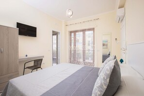 2 soverom, skrivebord, strykejern/-brett og wi-fi (inkludert)