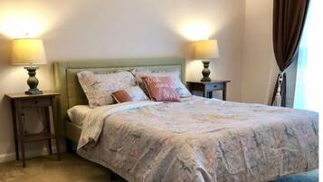 3 quartos, escrivaninha, ferros/tábuas de passar roupa