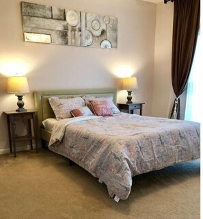 3 bedrooms, desk, iron/ironing board, free WiFi