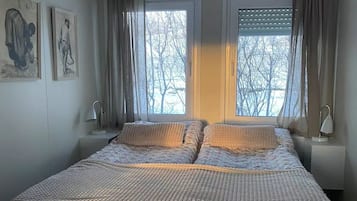 2 bedrooms, bed sheets