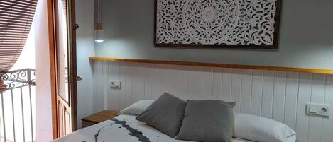 2 chambres, fer et planche à repasser, Wi-Fi gratuit, draps fournis