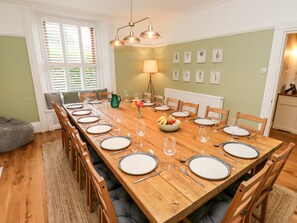 Cottage | Dining
