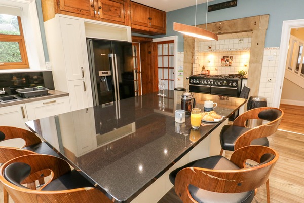 Cottage | Private kitchen | Fridge, dishwasher, electric kettle, toaster