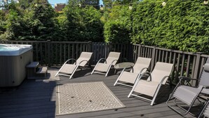A deck with lounge chairs, a hot tub, and a patterned rug. - The Old Post Office - Pet Friendly Group Stays in Holmfirth (Holmfirth)