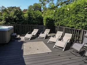 Cottage | Tab spa terbuka