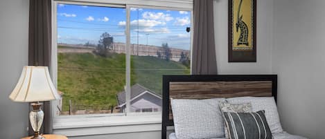 2 bedrooms, desk, iron/ironing board, WiFi (free)