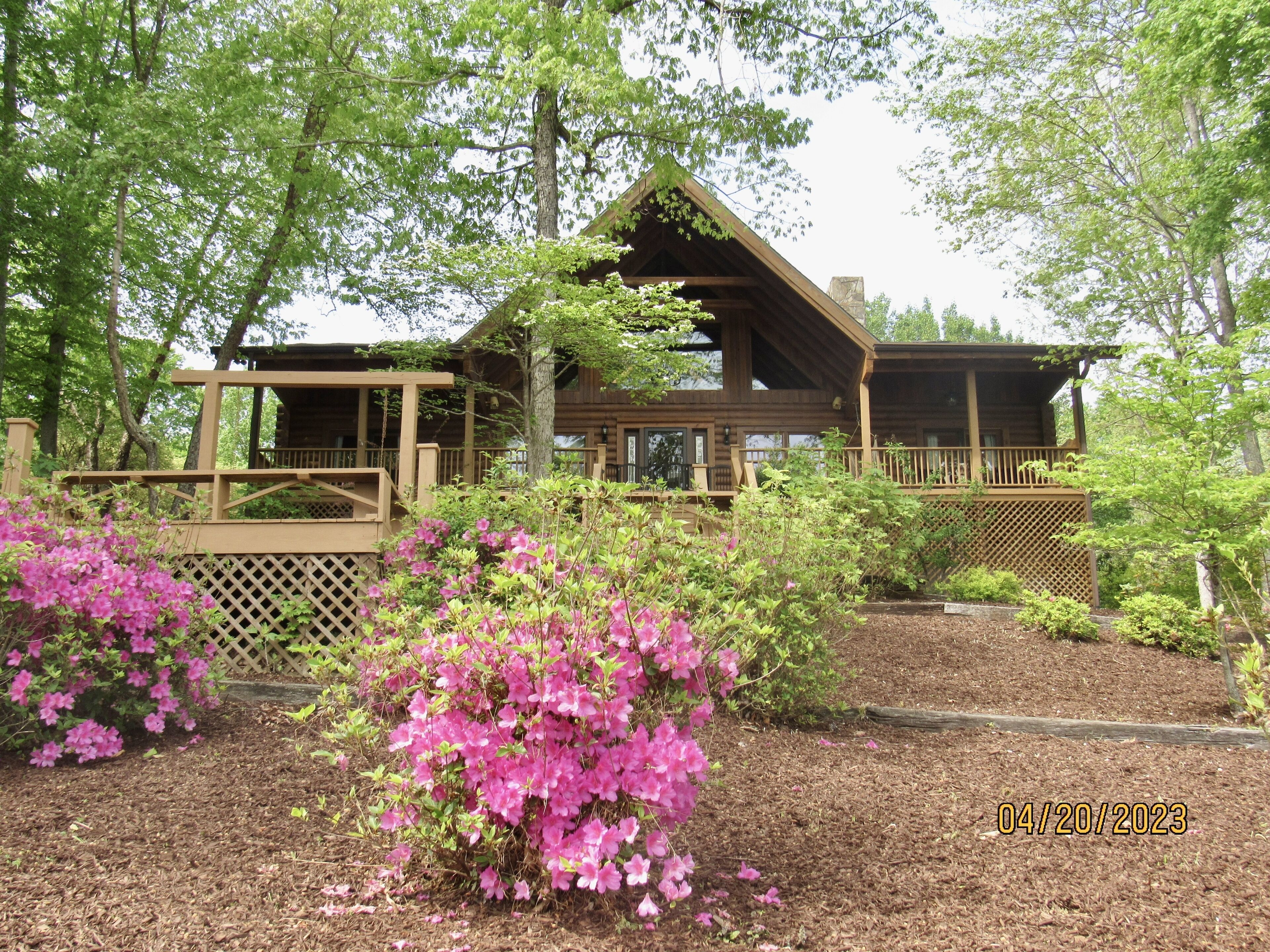 Mountain Retreat at the Lake