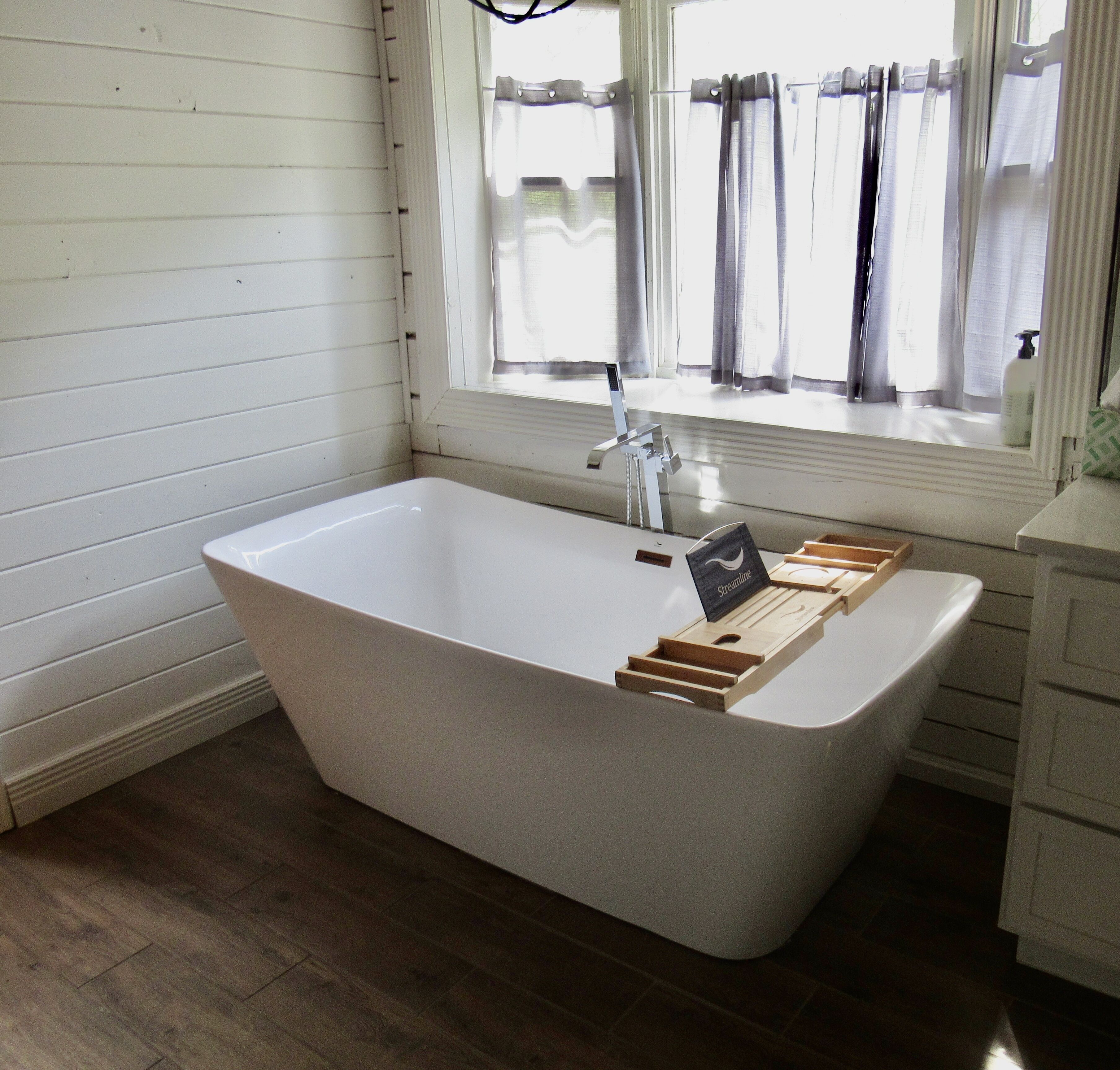 Mountain Retreat at the Lake