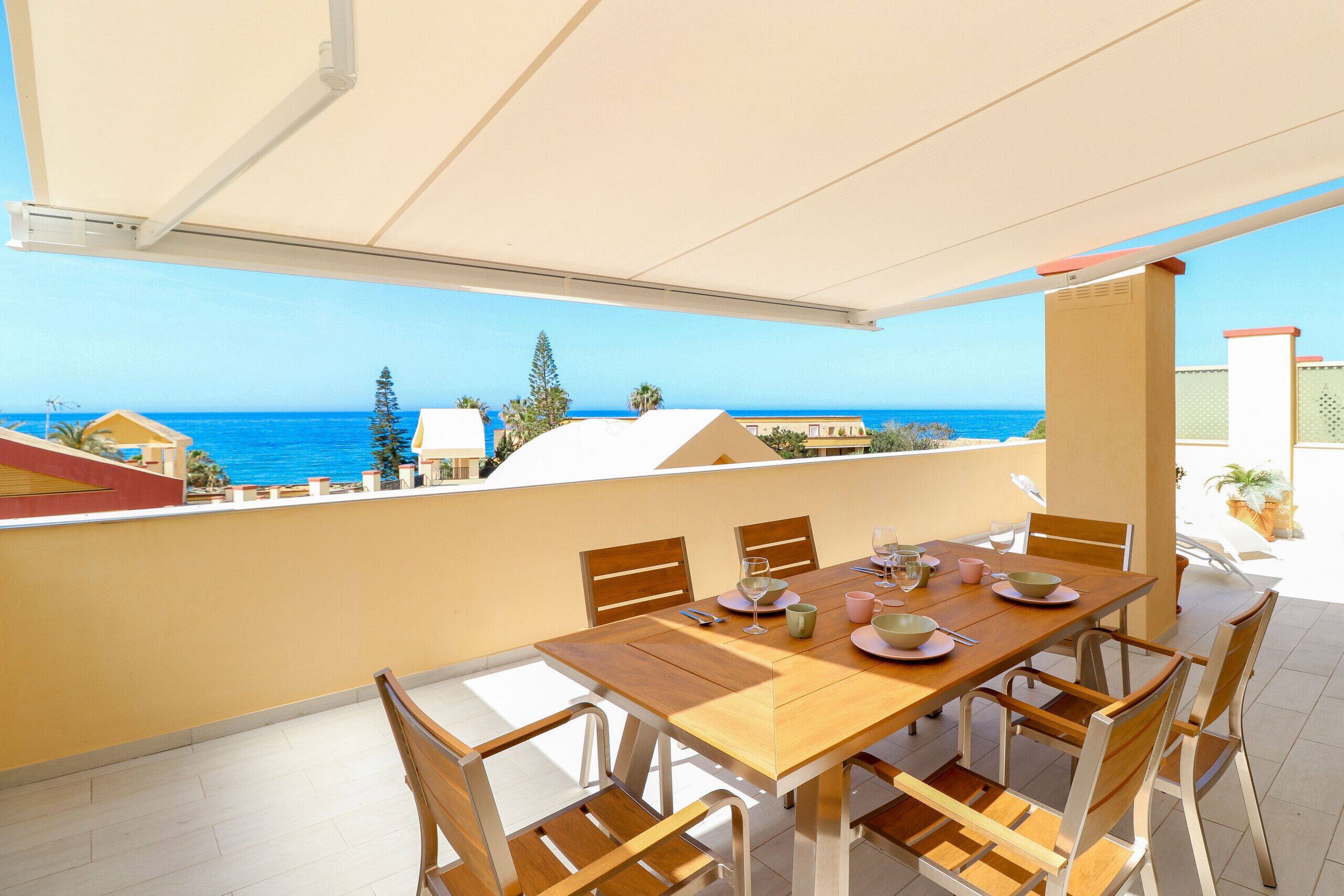 屋外ダイニングエリア