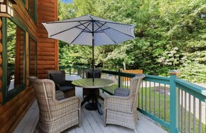 Outdoor dining - Paradise in the Lakes Region (Naples)