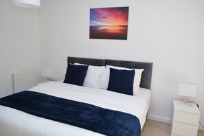 5 habitaciones, tabla de planchar con plancha y wifi gratis
