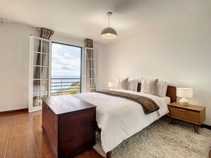 3 bedrooms, iron/ironing board, travel cot, free WiFi