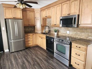 Refrigerador, microondas, horno, placa de cocina