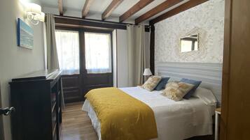 1 slaapkamer, een strijkplank/strijkijzer, gratis wifi, beddengoed