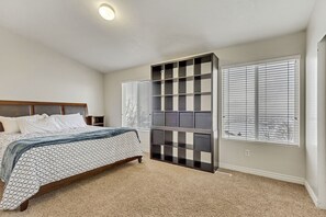 3 habitaciones, tabla de planchar con plancha, cuna de viaje y wifi