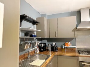 Lejlighed - flere senge | Privat køkken | Køleskab, mikrobølgeovn, ovn, kogeplade