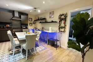 Lejlighed - flere senge | Spiseområde