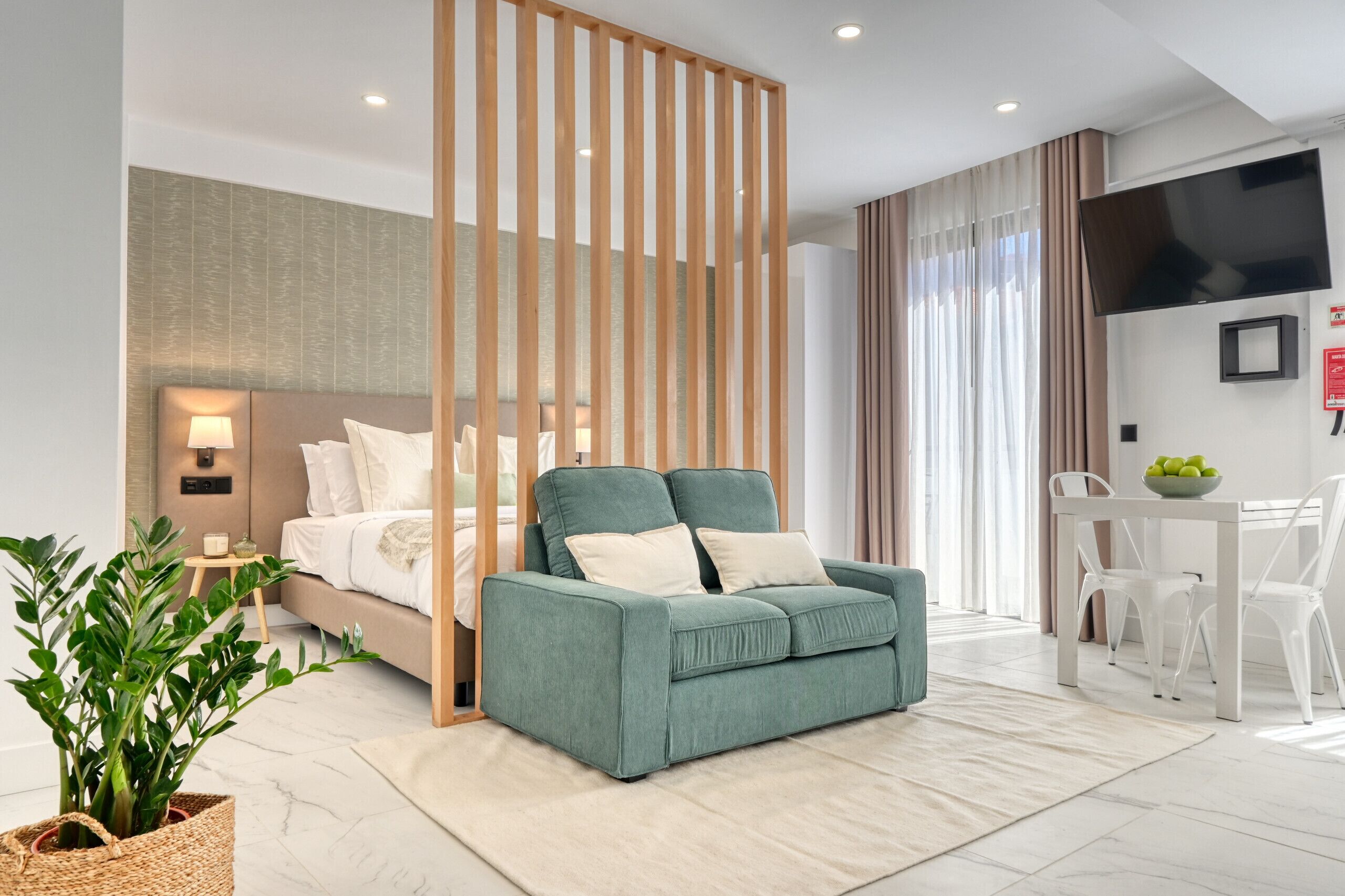 Iron/ironing board, free WiFi, bed sheets