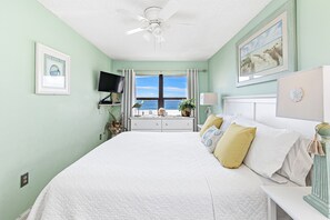 2 bedrooms, iron/ironing board, free WiFi, bed sheets - 2BR/2B~Direct Beachfront Balcony View (Gulf Shores)