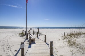 Beach nearby - Pre-Christmas Sale! Beach Front w/great view (Gulf Shores)