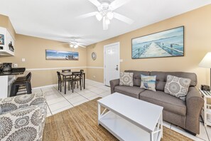 Smart TV - Gorgeous Beachfront View w/Heated Pool~2BR/1BA (Gulf Shores)