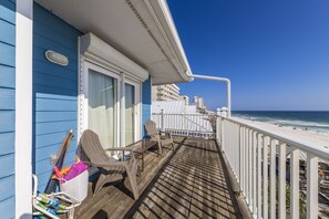 Property grounds - Gorgeous Beachfront View w/Heated Pool~2BR/1BA (Gulf Shores)