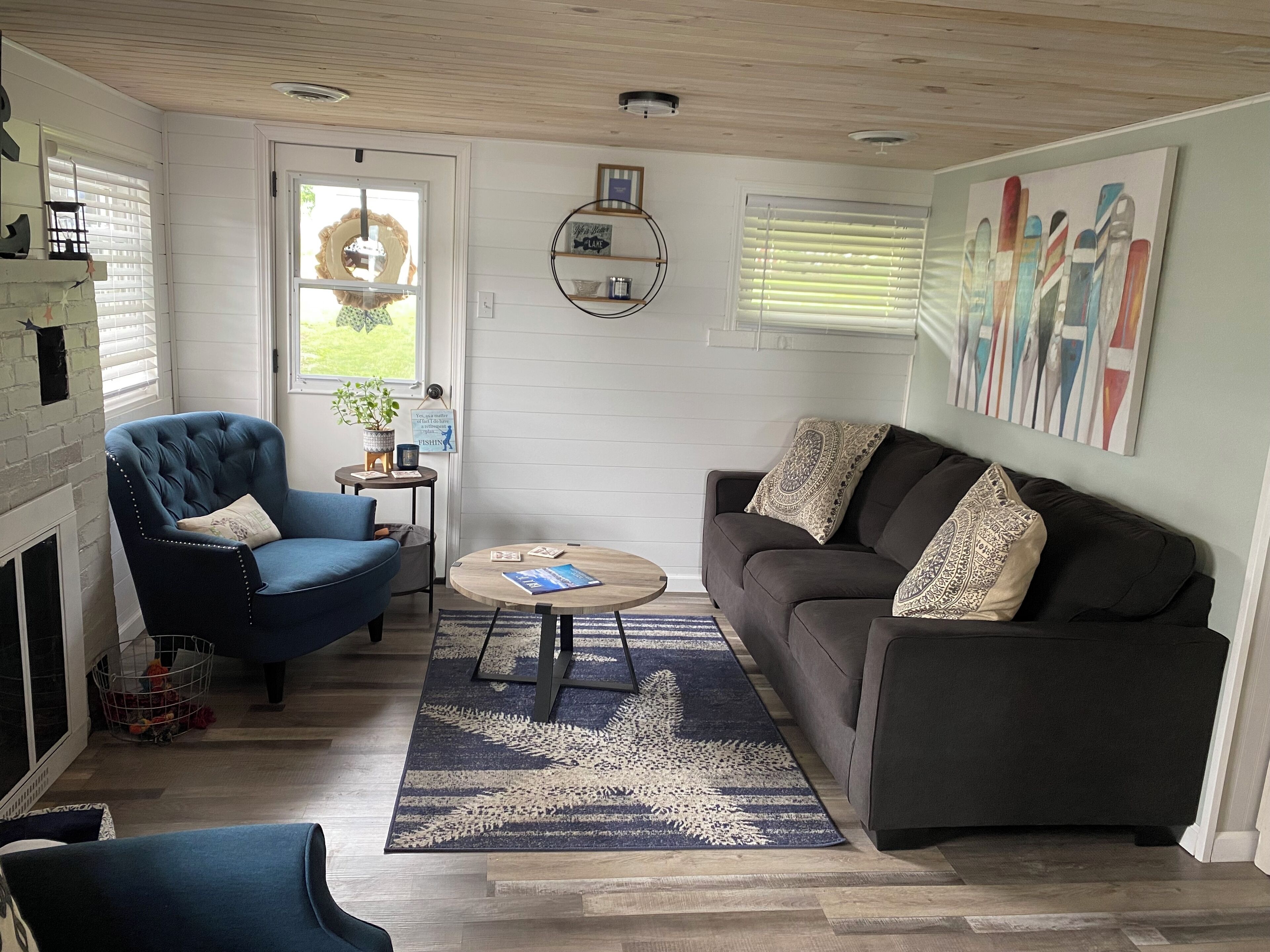 Adorable lakefront cottage