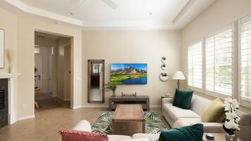 Smart TV, fireplace, Netflix, table tennis