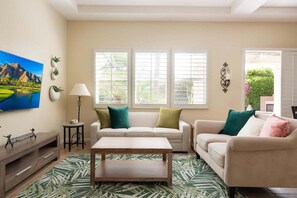 Smart-TV, Kamin, Netflix, Tischtennisplatte