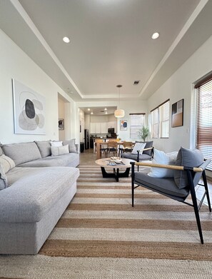 Smart-tv och eldstad