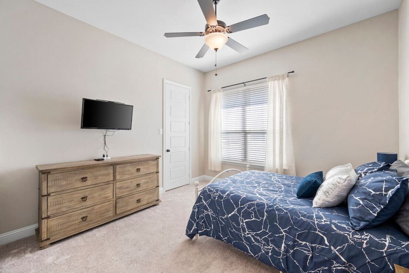 Modern Urban Retreat - Just outside the Main City