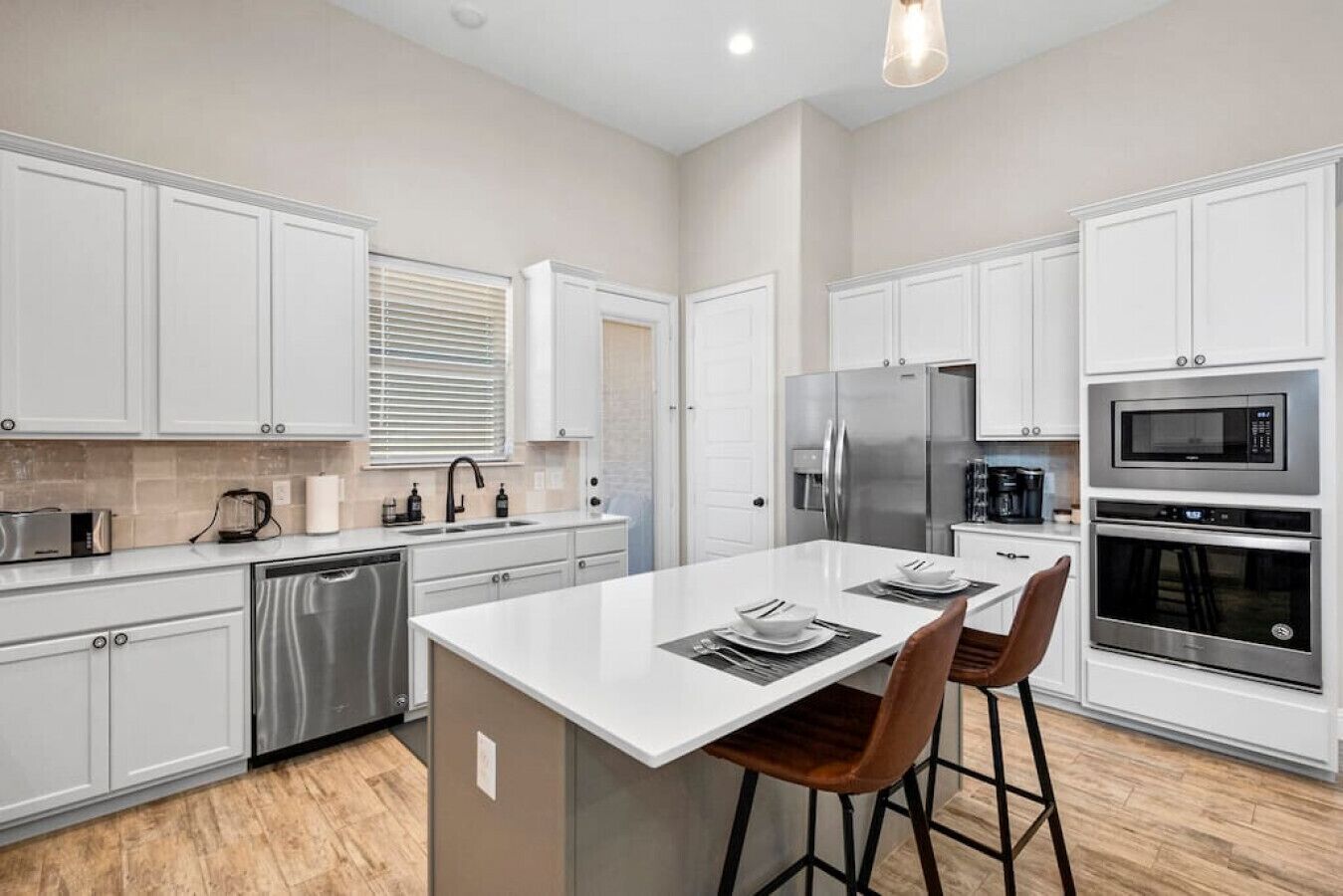 Modern Urban Retreat - Just outside the Main City