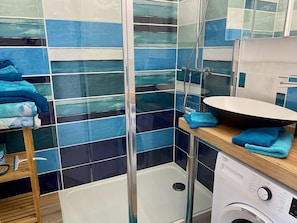 Dusche, HandtĂŒcher, Seife