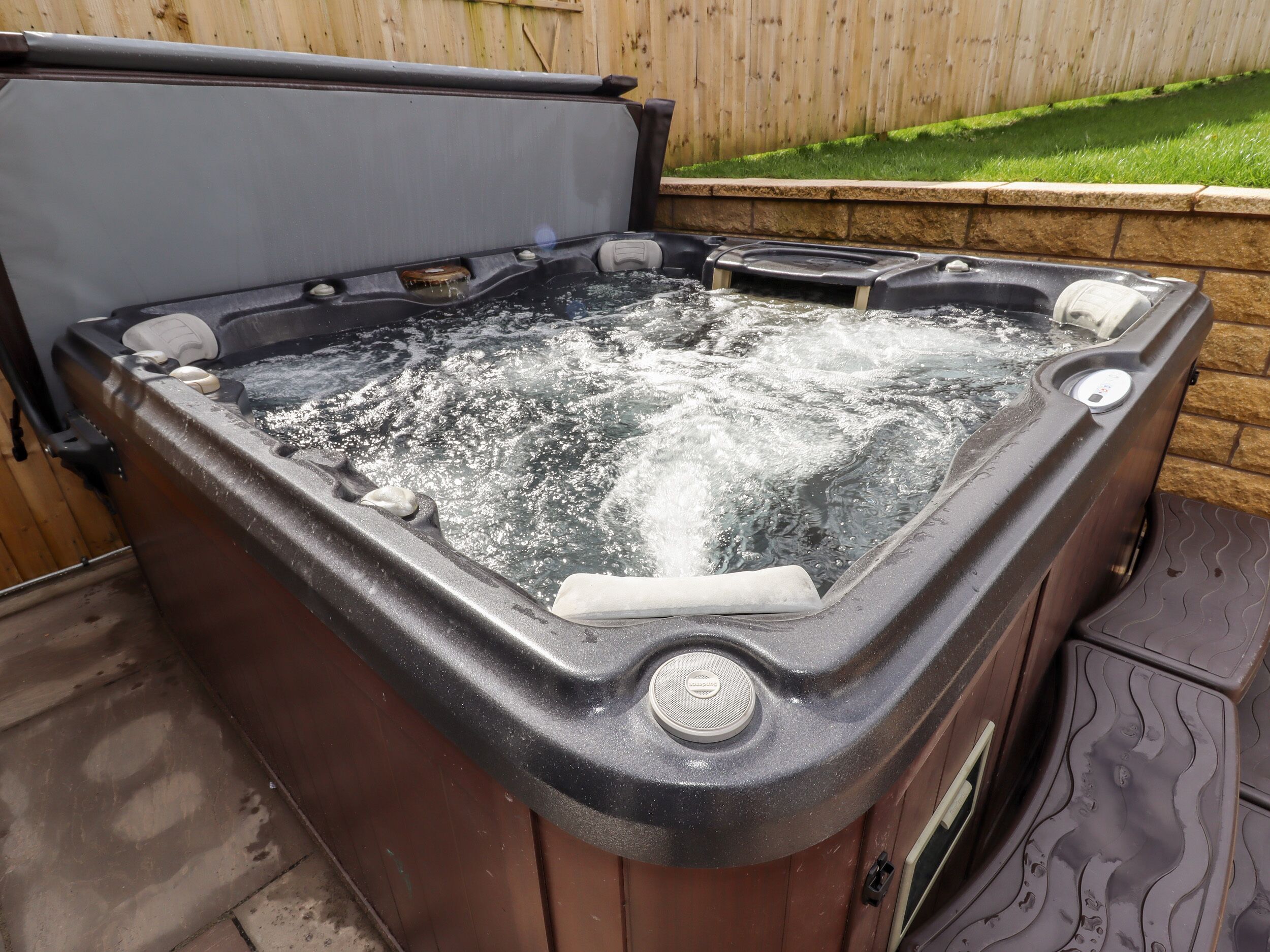 مغطس سبا خارجي