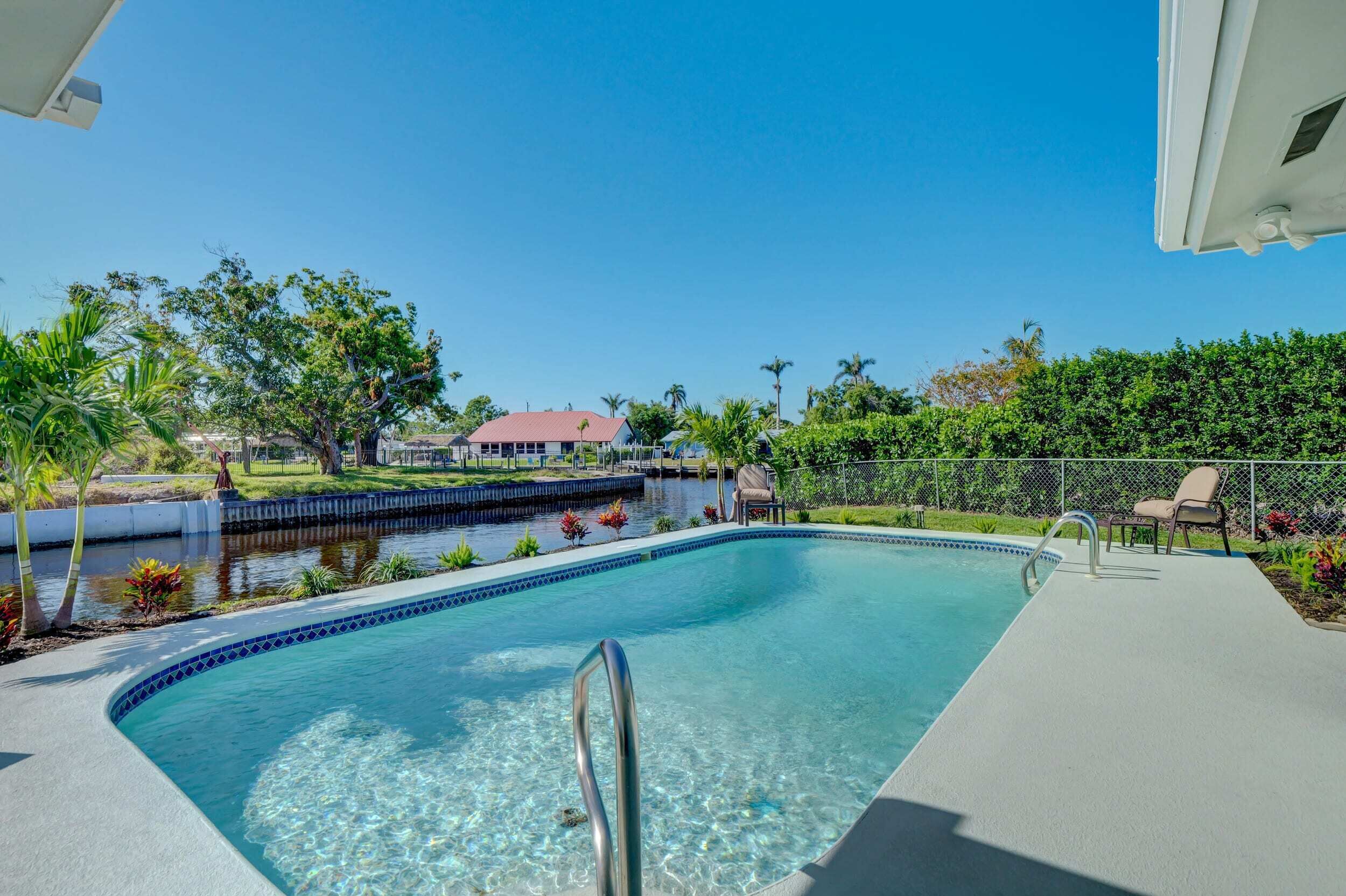 New completely remodeled home on the River!! Quiet relaxing neighborhood