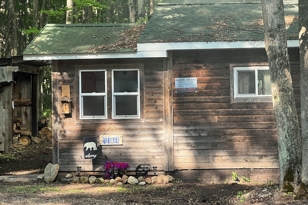 Beautiful, Peaceful cabin off trail 33, 292 acres